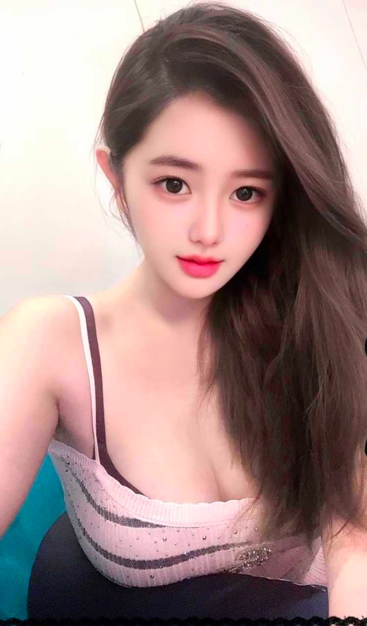 南开区白皙美乳妹子